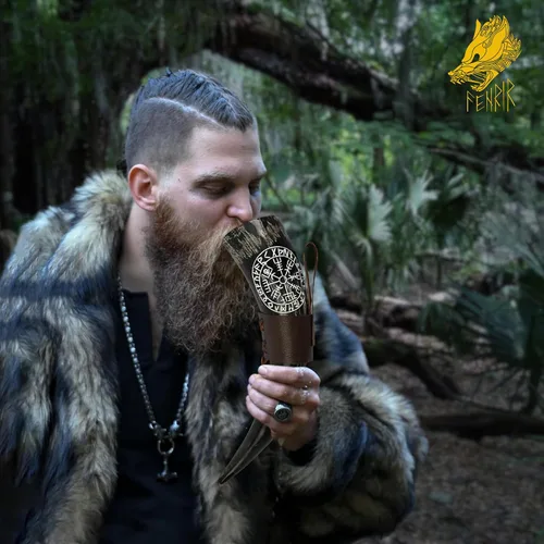 Miniatura 5 de FENRIR Cuerno vikingo para beber con soporte 16 oz – Regalos para hombres, papá, esposo – Taza natural de cuerno de buey con abrebotellas de Thor