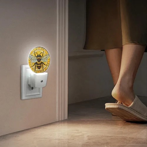 Miniatura 7 de Lámpara de Luz Nocturna LED Redonda con Sensor de Anochecer a Amanecer, Vidrio Emplomado Circular 3D con Luz Nocturna de Abejorro que se Enchufa a