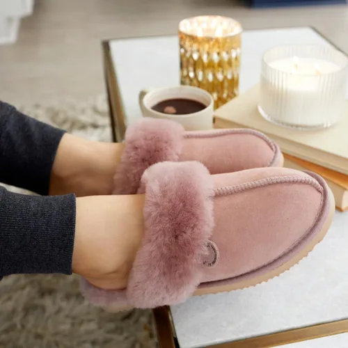 Miniatura 32 de Dearfoams Fireside Sydney Pantuflas anchas de piel de oveja para mujer, para interiores y exteriores