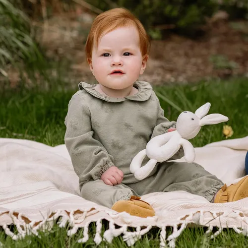 Miniatura 3 de Burt's Bees Baby Sonajero Unisex para Bebé, Peluche Sensorial de Animales de Guardería Hecho con Carcasa de Algodón 100% Orgánico y Relleno de Bunny