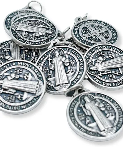 Miniatura 2 de Caritas et Fides Paquete de 10 colgantes de medalla de San Benito 34 pulgadas redondas de plata oxidadas de San Benito para collar medallas