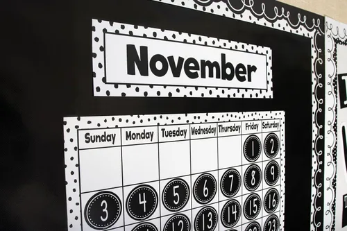 Miniatura 6 de Teacher Created Resources Borde enrollado recto blanco con lunares pintados en negro - 50 pies - Decora tablones de anuncios, paredes, escritorios