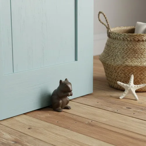 Miniatura 4 de Comfy Hour Tope de puerta de ardilla de hierro fundido resistente, tope decorativo de puerta de animal rústico para parte inferior de la puerta