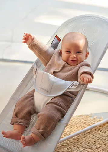 Miniatura 3 de BabyBjörn Bouncer Balance Soft, Malla, Plata/Blanco 2-en-1 Asiento Ajustable de Mecedora para Bebés y Silla para Niños Pequeños, de Recién Nacido a