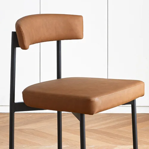 Miniatura 5 de GrandNoor Juego de 2 sillas de comedor de cuero sintético marrón, silla de cocina tapizada sin brazos, silla moderna de comedor con respaldo curvo