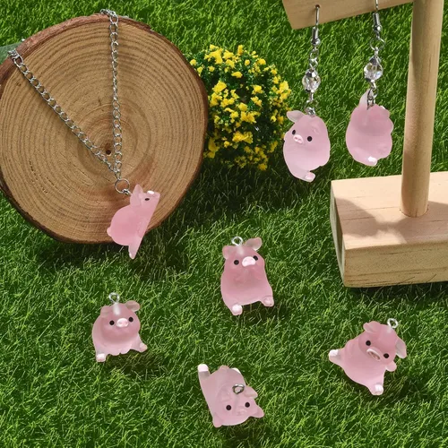 Miniatura 5 de 36 dijes luminosos de cerdo de resina que brillan en la oscuridad, mini colgantes de cerdo rosa, lindos dijes de animales para pulseras, collares