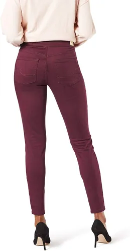 Miniatura 39 de Signature de Levi Strauss & Co. Gold Totally Shaping - Jeans ajustados para mujer, totalmente moldeadores, sin botones