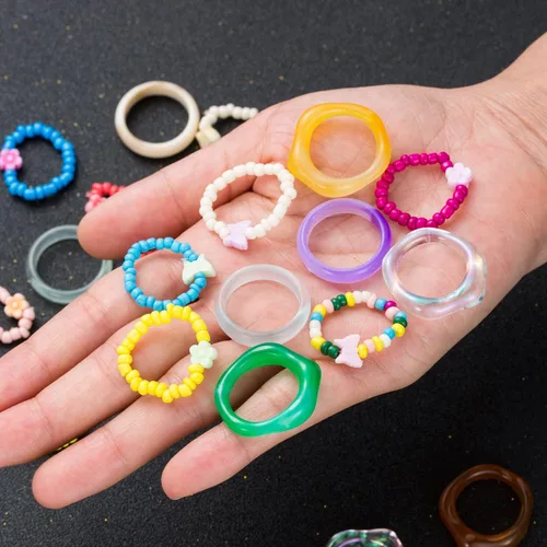 Miniatura 5 de SENNI Anillos de resina acrílica coloridos y lisos con cuentas elásticas para mujeres y niñas