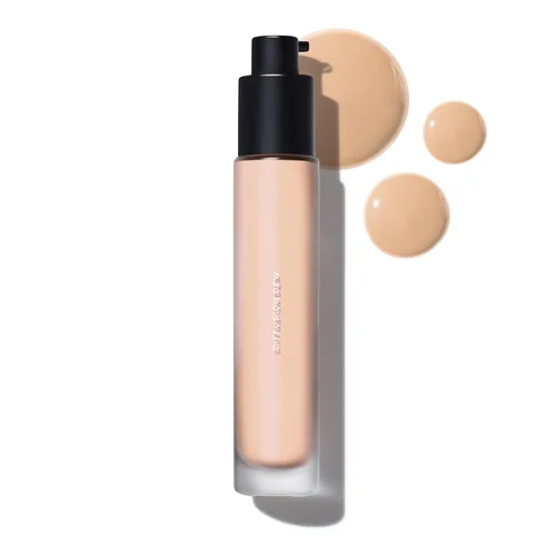 Miniatura 20 de MAKE Beauty Diffusion Dew Skin Tint. Acabado radiante de cobertura transparente a media. Difumina, suaviza e ilumina para una tez luminosa. 01 Feria