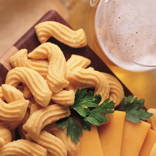 Miniatura 3 de J&M Foods Pajitas de Queso Originales, Aperitivos Favoritos de la Familia, Hechas con Queso Cheddar Envejecido, Ingredientes Simples, Perfectas