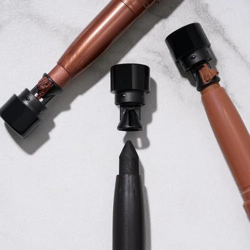 Miniatura 9 de LAURA GELLER NEW YORK Kajal Longwear Kohl Delineador de Ojos - Soft Black Kohl - Cafeína y vitamina E - Delineador suave y mezclable - Afilador 04