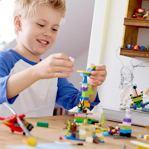 Miniatura 3 de LEGO Classic World Fun 10403 - Kit de construcción (295 piezas)
