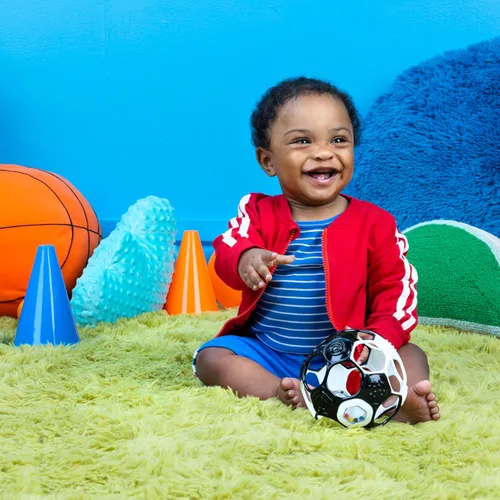 Miniatura 7 de Bright Starts Oball Grippin' Goals Rattle Balón de Fútbol - Negro y Blanco, Juguete de Fácil Agarre para Recién Nacidos en Adelante Fútbol