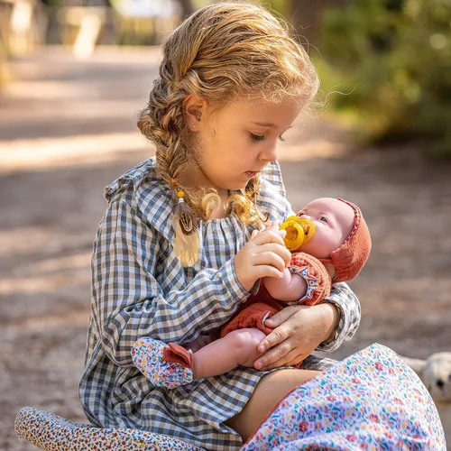 Miniatura 9 de JC Toys - Colección Natural Muñeca bebé niña anatómicamente correcta de regalo Original La Newborn 15 pulgadas de vinilo Fabricada en España
