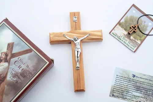 Miniatura 4 de Olive Wood Gifts Shop Cruz católica latina de madera de olivo hecha a mano con metal chapado en plata (crucifijo de 6.3 pulgadas) – Cruz