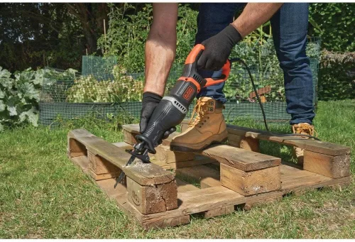 Miniatura 7 de BLACK+DECKER Sierra recíproca eléctrica de 7 amperios con soporte de rama extraíble (BES301K)