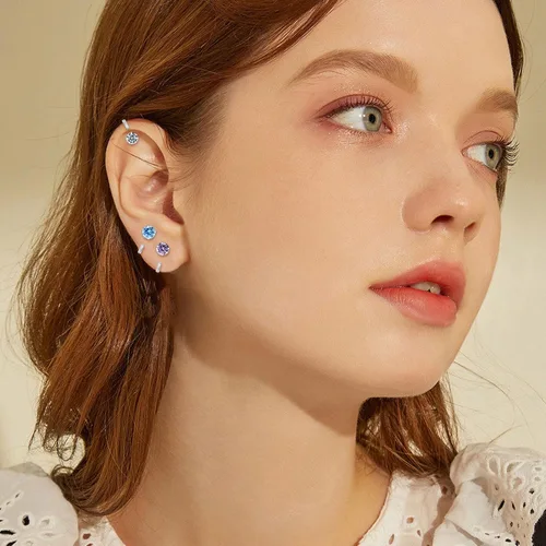 Miniatura 5 de GLLBTPT Aretes pequeños Huggie de medio aro con circonita cúbica para cartílago hipoalergénico para mujeres, adolescentes y niñas (azul)