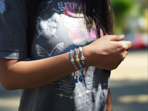 Miniatura 19 de Alef Bet by Paula Macrame Friendship Bracelet in Shades of Blue with Gold-plated Jewish Star of David Charm