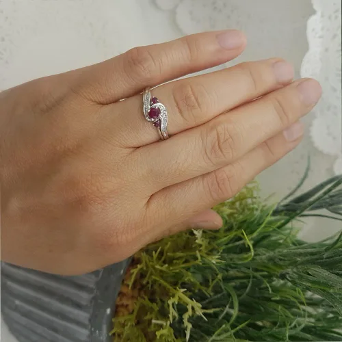 Miniatura 3 de Dazzlingrock Collection - Juego de anillos de compromiso para novia, oro blanco y rubí de 18 quilates