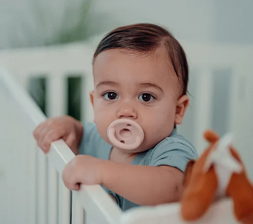 Miniatura 4 de Comfy Cubs Chupetes para bebé, paquete de 4 para 6 a 18 meses, forma de pezón suave similar al pecho, chupete de silicona compatible con CPSIA