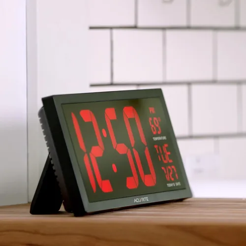 Miniatura 3 de AcuRite Reloj de pared digital LED grande de gran tamaño de 14.5 pulgadas con fecha y temperatura, perfecto para el hogar u oficina (75127M)