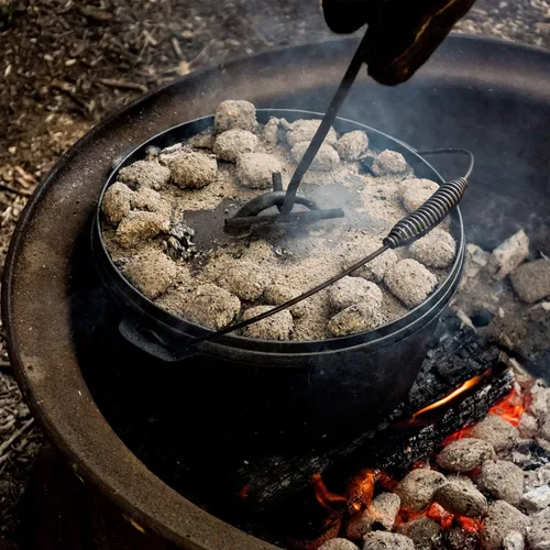 Miniatura 7 de El elevador de tapa de horno holandés de hierro fundido de campamento y acabado plegable para horno holandés se puede utilizar como salvamanteles