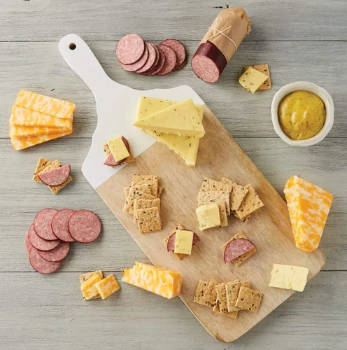 Miniatura 3 de Harry & David Canasta de Picnic con Peras, Queso, Salchicha y Galletas