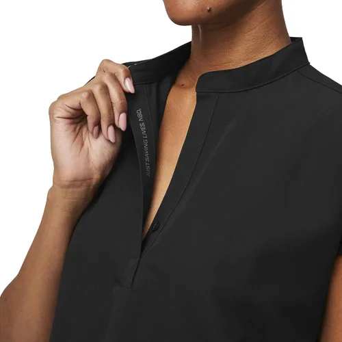 Miniatura 8 de Figs - Uniforme médico de mujer Rafaela, de dos bolsillos, cuello mandarín, ajuste holgado con elásticos suaves.