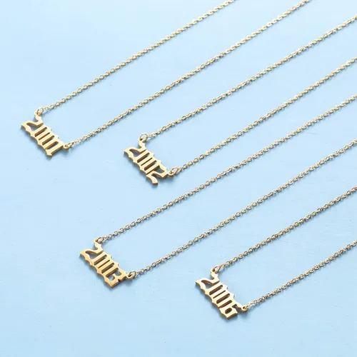 Miniatura 2 de Collar de acero inoxidable chapado en oro de 18 quilates con colgante de número de año de nacimiento y aniversario para mujeres y niñas