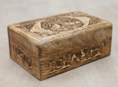 Miniatura 4 de DharmaObjects Caja de almacenamiento de madera tallada a mano (árbol de la vida celta, mediano)
