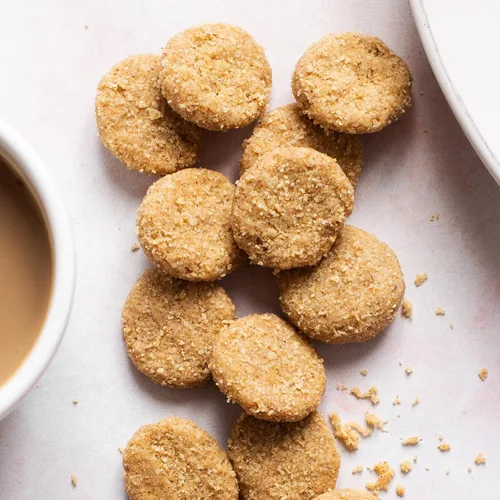 Miniatura 10 de HIGHKEY Galletas mini de azúcar y canela de harina de almendras de 2.25 onzas (paquete de 3)