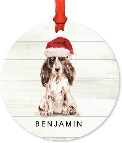 Miniatura 32 de Andaz Press Adorno de Navidad de metal personalizado para perro, perro y mascota, cocker spaniel con sombrero de Papá Noel, 1 paquete, incluye cinta