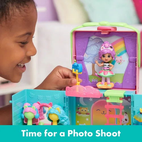 Miniatura 5 de Casa de muñecas de Gabby, armario de vestir portátil con una muñeca Gabby, juguetes sorpresa y accesorios para sesiones de fotos, juguetes