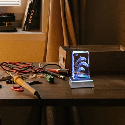 Miniatura 6 de Regalos de delfines de cristal grabados con láser 3D de Qianwei para mujeres y hombres, figuras de vidrio de delfines para decoración de habitación