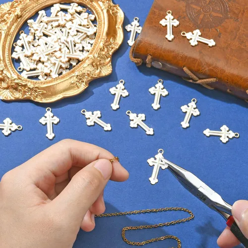 Miniatura 5 de KitBeads 100 dijes de cruz blanca esmaltada, religión, Cristo Jesús, Crucifijo para hacer joyas, pulseras, collares, aretes, manualidades a granel