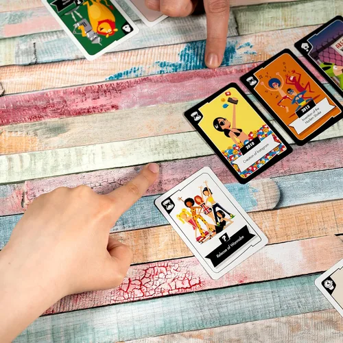 Miniatura 6 de Timeline Twist Pop Culture Edition - ¡Prueba tu conocimiento cronológico! Juego de preguntas cooperativas, divertido juego familiar para niños