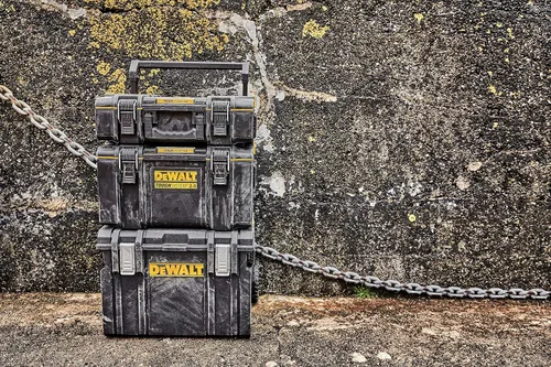 Miniatura 12 de Caja de herramientas DS300 duradera con sello IP65, carga de 110.2 lbs, bloqueo automático, bandeja extraíble y diseño listo para rastreador, ideal