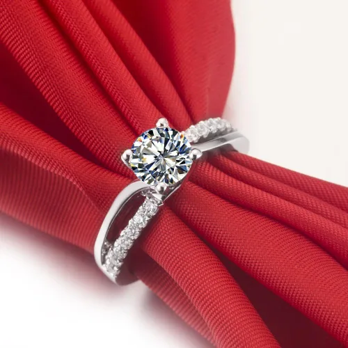 Miniatura 3 de THREE MAN Excelente anillo de compromiso de diamantes de imitación NSCD de 1 CT con 4 puntas para mujer, plata esterlina