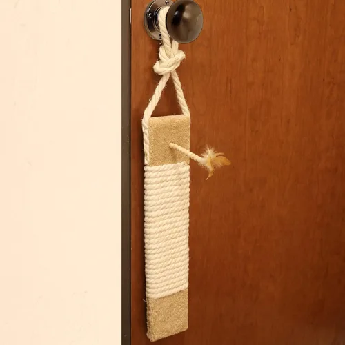 Miniatura 4 de Ware Manufacturing Poste de suspensión de puerta con superficie de arañazos de gatito, 19 pulgadas