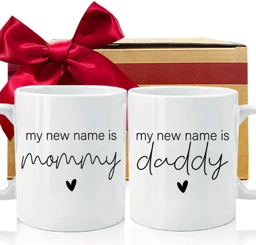 My New Name is Mommy Daddy 2026 - Juego de tazas de regalo de embarazo para padres que van a ser, EST 2026 - Juego de tazas para mamá y papá por