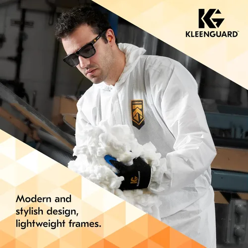 Miniatura 5 de KleenGuard™ V30 Maverick™ - Gafas de seguridad (49311), con revestimiento antivaho KleenVision™, lentes ahumadas, montura negra, gafas de sol unisex