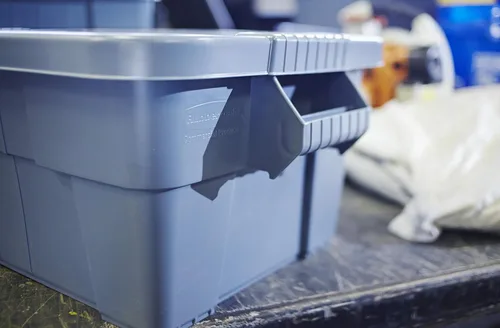 Miniatura 7 de Baúl con tapa Rubbermaid Commercial fg9s3100gray Brute, capacidad de 20 galones, 27-7/8 pulgadas, longitud x 17-3/8 pulgadas, ancho x 15-1/8 Gris