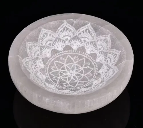 Miniatura 8 de AMOYSTONE Cuenco de carga de selenita natural con grabado de mandala, placa de cristal de limpieza energética de 5.5 pulgadas para meditación