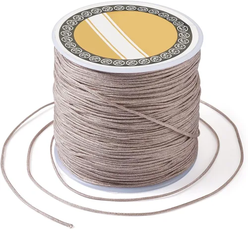Miniatura 17 de Pandahall - Cordón de nailon para joyería de 109 yardas, cuerda de anudación china de hilo de macramé para joyería Kumihimo (vara dorada)
