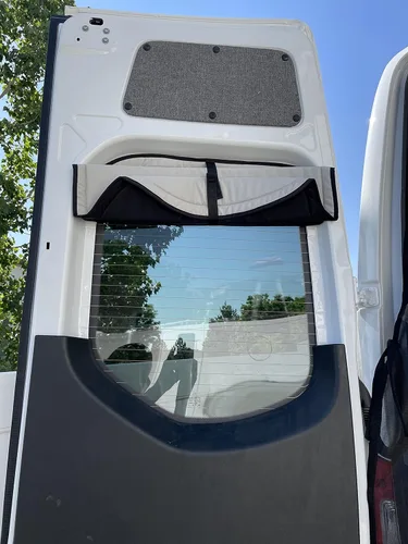 Miniatura 2 de VanEssential Cubiertas magnéticas aisladas de plástico para puertas traseras opacas (par) diseñadas para Mercedes-Benz VS30