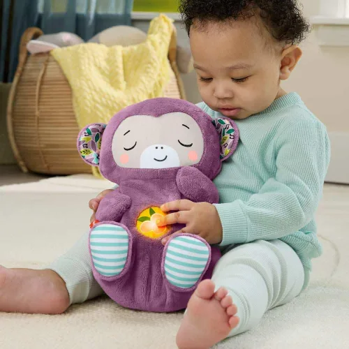 Miniatura 8 de Fisher-Price Juguetes para bebés Soothe ‘n Snuggle Mono púrpura de peluche máquina de sonido portátil con movimiento de respiración y luces