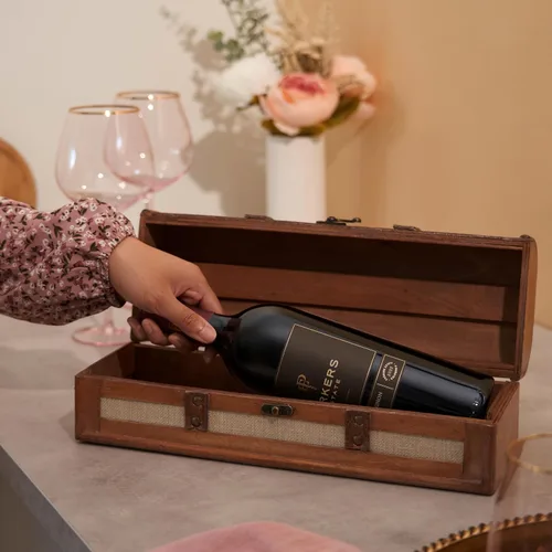 Miniatura 6 de Twine Caja de regalo vintage para botella de vino, caja de vino de madera con tapa y asa, madera, piel sintética, latón, tela, capacidad para 1