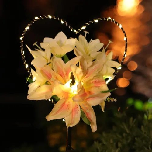 Starryfill Luces solares de jardín al aire libre en forma de corazón con flores de lirio blanco, luces de estaca de metal con 25 LED blanco cálido