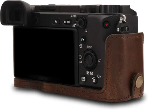 Miniatura 8 de MegaGear MG1652 Ever Ready Funda de cuero para cámara Compatible con Sony Alpha A6100, A6400 (16-50mm) - Marrón