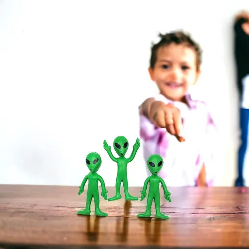 Miniatura 2 de Zugar Land Figuras de acción de extraterrestres verdes de goma flexible (3.75 pulgadas), extremidades alienígenas OVNI, juguetes sensoriales